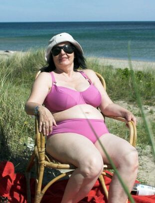 Vacation pics where middle-aged dolls just in bikinis