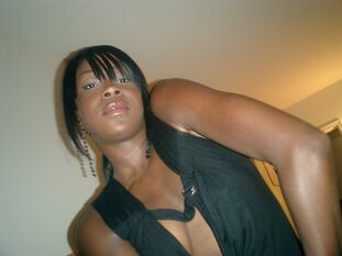 Pic bevy of a crazy black gf posing naked for her paramour