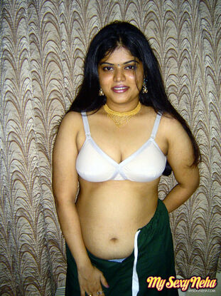 Obese Indian woman Neha pulls out her titties from milky