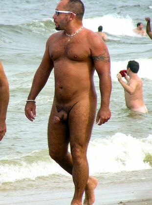 Naked boys pics from nudist beach