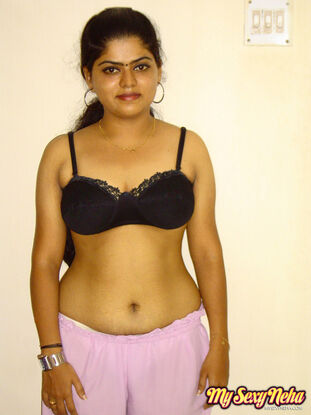 Indian woman Neha sets her all-natural hooters free of a