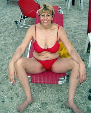 Vacation pics where middle-aged gals just in bathing suits