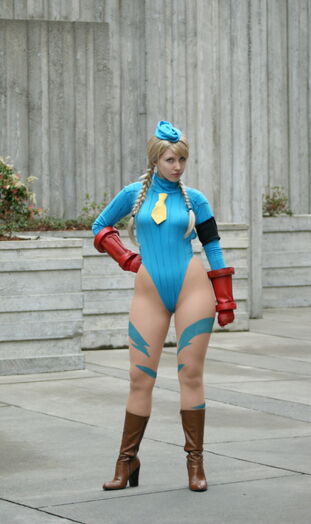Fap to these cosplay babes with huge asses