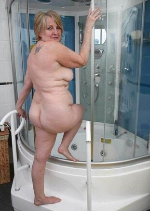 Absolutly naked Grannies GOT BACK!