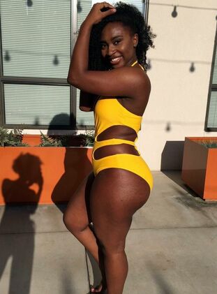 Ample chocolate bootie of youngster ebony biotch