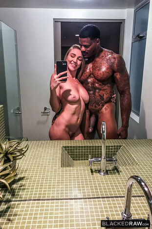 Killer naked young Kendra Sunderland takes selfies with..