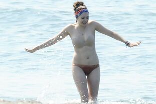 Elizabeth Olsen Bare And Uber-sexy pictures