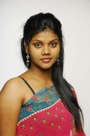 Picture  Actress Amirta Gowri Super-fucking-hot in Saree..