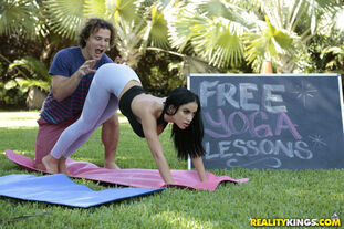 Free yoga lessons in the park Victoria June