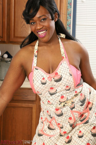 Over 30 dark-hued dame Sunny gets bare while baking in her